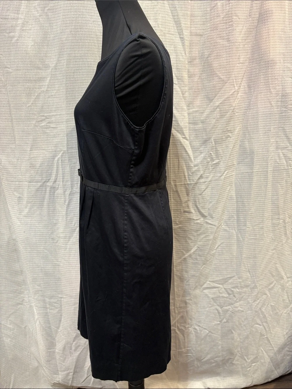 Classic Black Sleeveless Sheath Dress